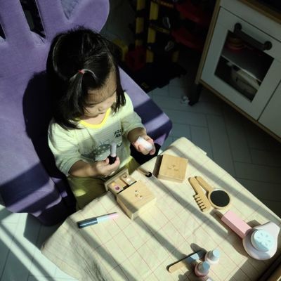 ISO9001 الأطفال المحمولة مونتيسوري خشبية لعبة مستحضرات التجميل مجموعة